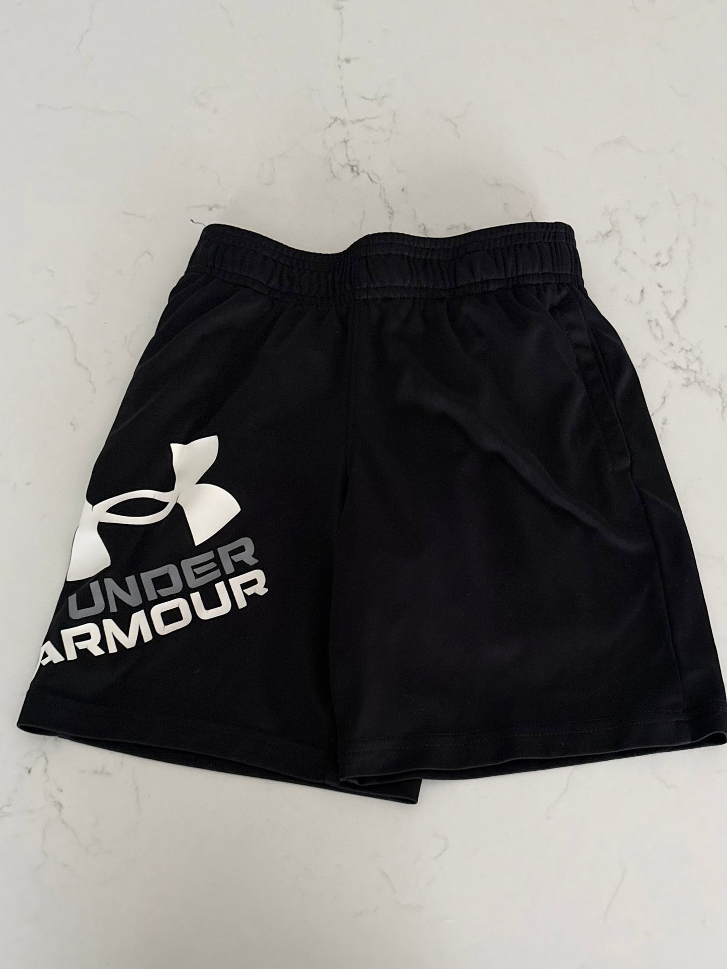 Under Armour-Short-XS ( ~5/6T)