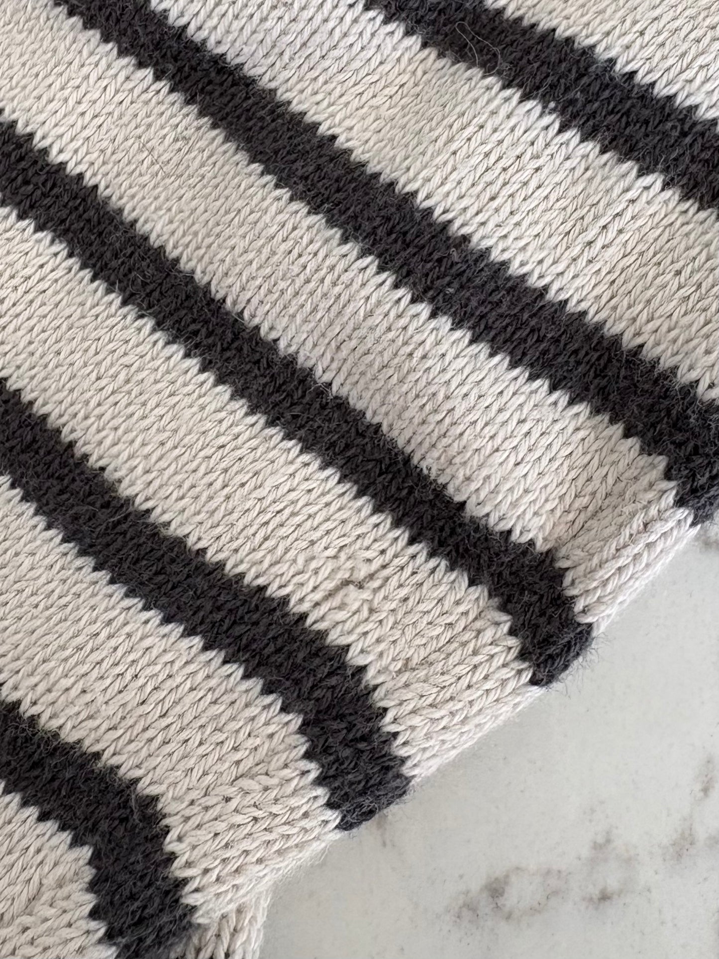 H&M-Cardigan-12/18 mois ( légère imperfection)
