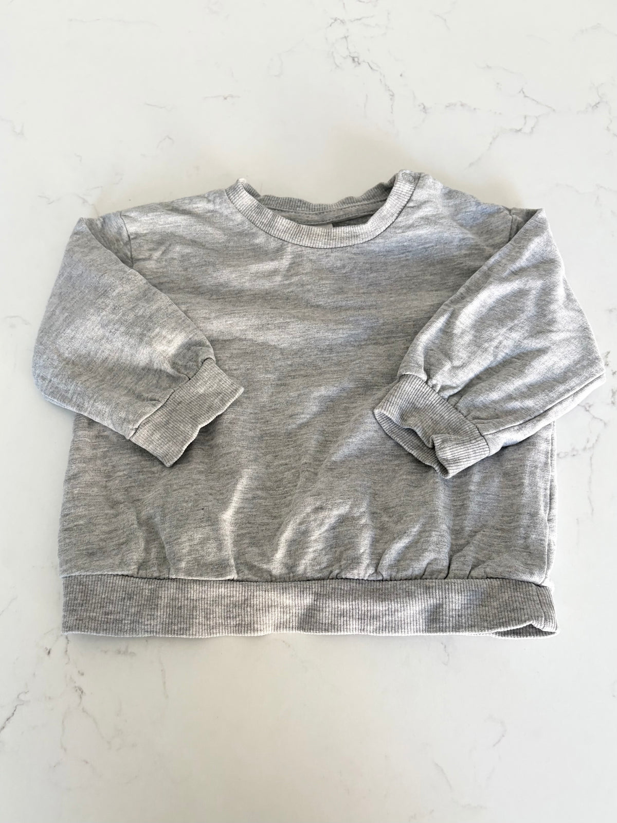 H&M-crewneck-6/9 mois