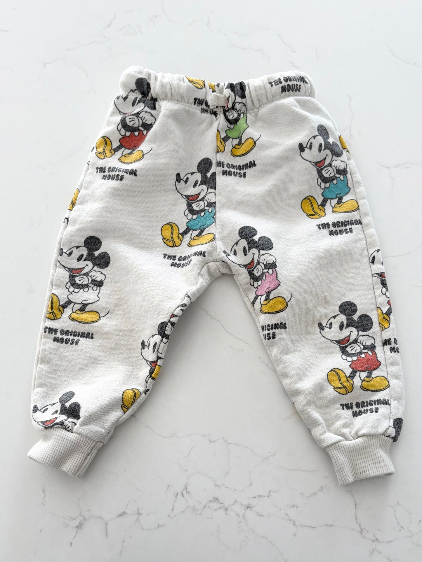 Zara/Disney-Jogging-3/4T ( fait petit )