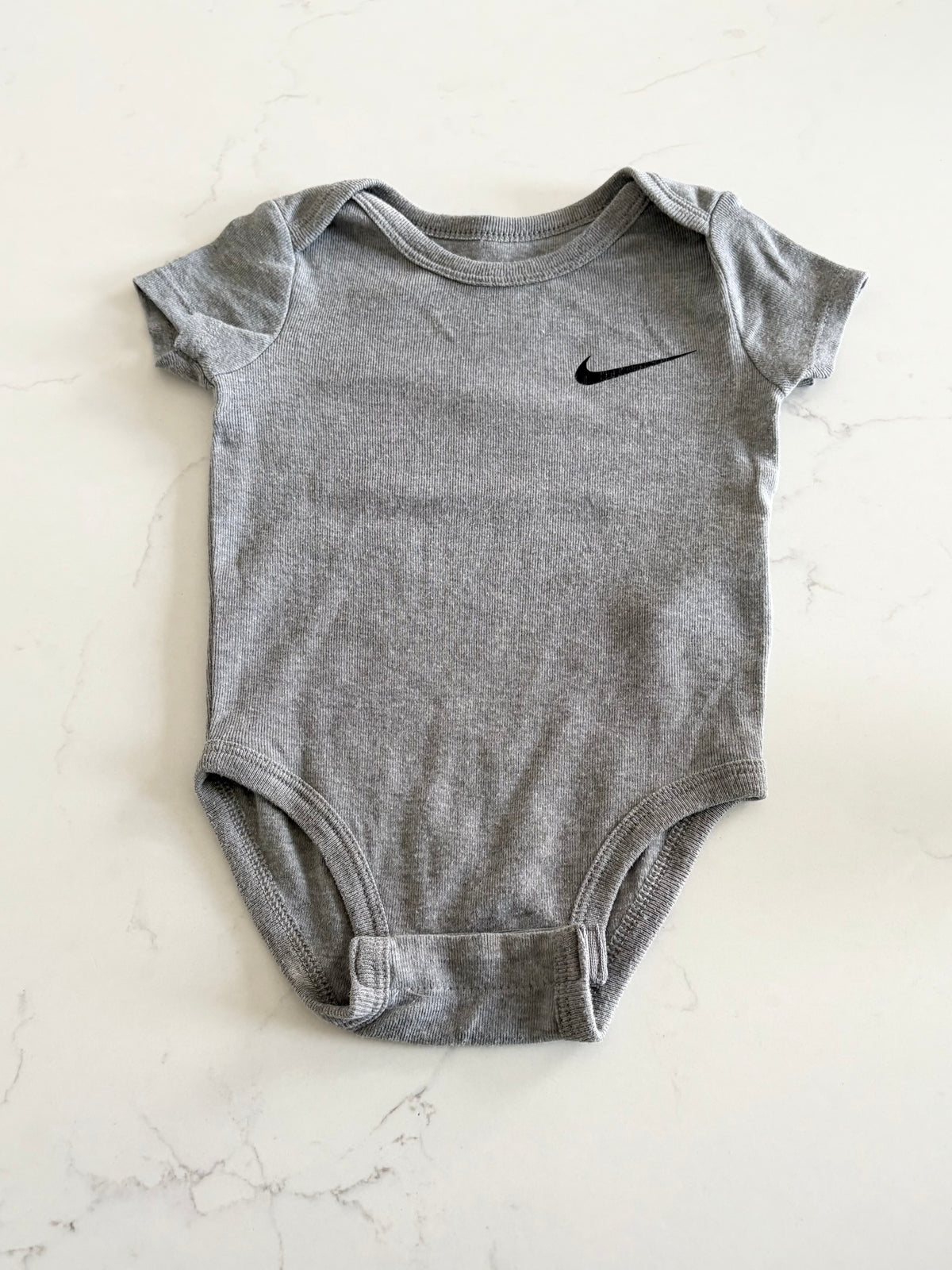 Nike-Cache couche-6 mois