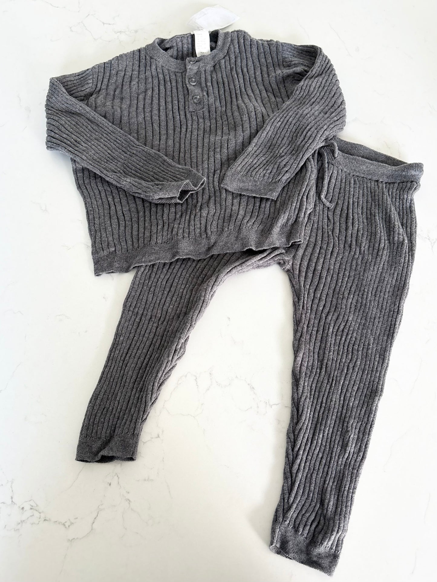 NEUF-H&M-Ensemble-18/24 mois (laver avec étiquette )
