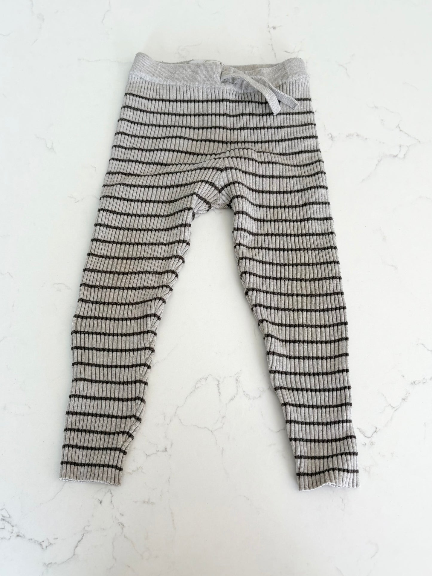 Zara-Pantalon-2/3T ( fait petit)