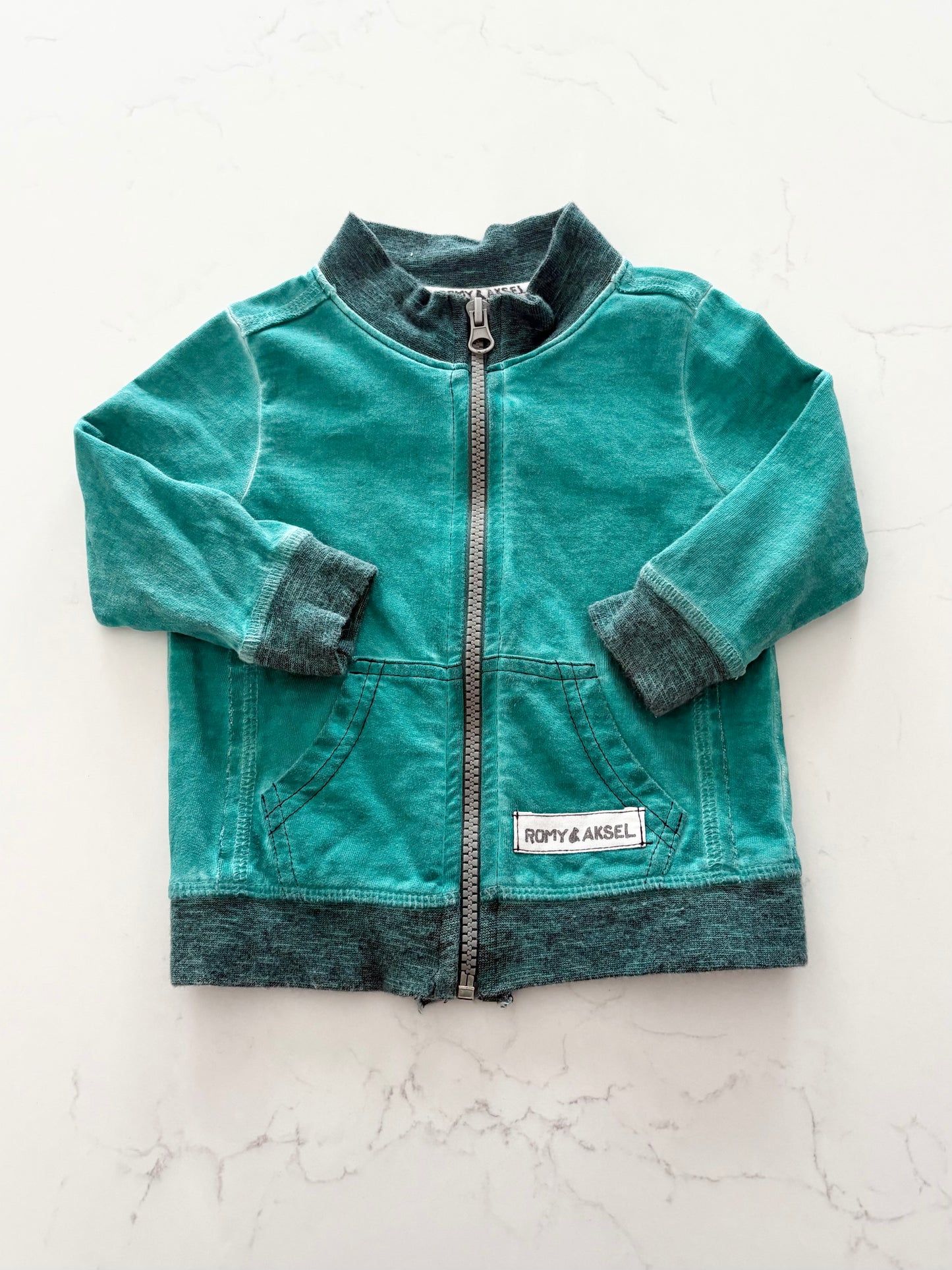 Romy & Aksel-Veste-9 mois