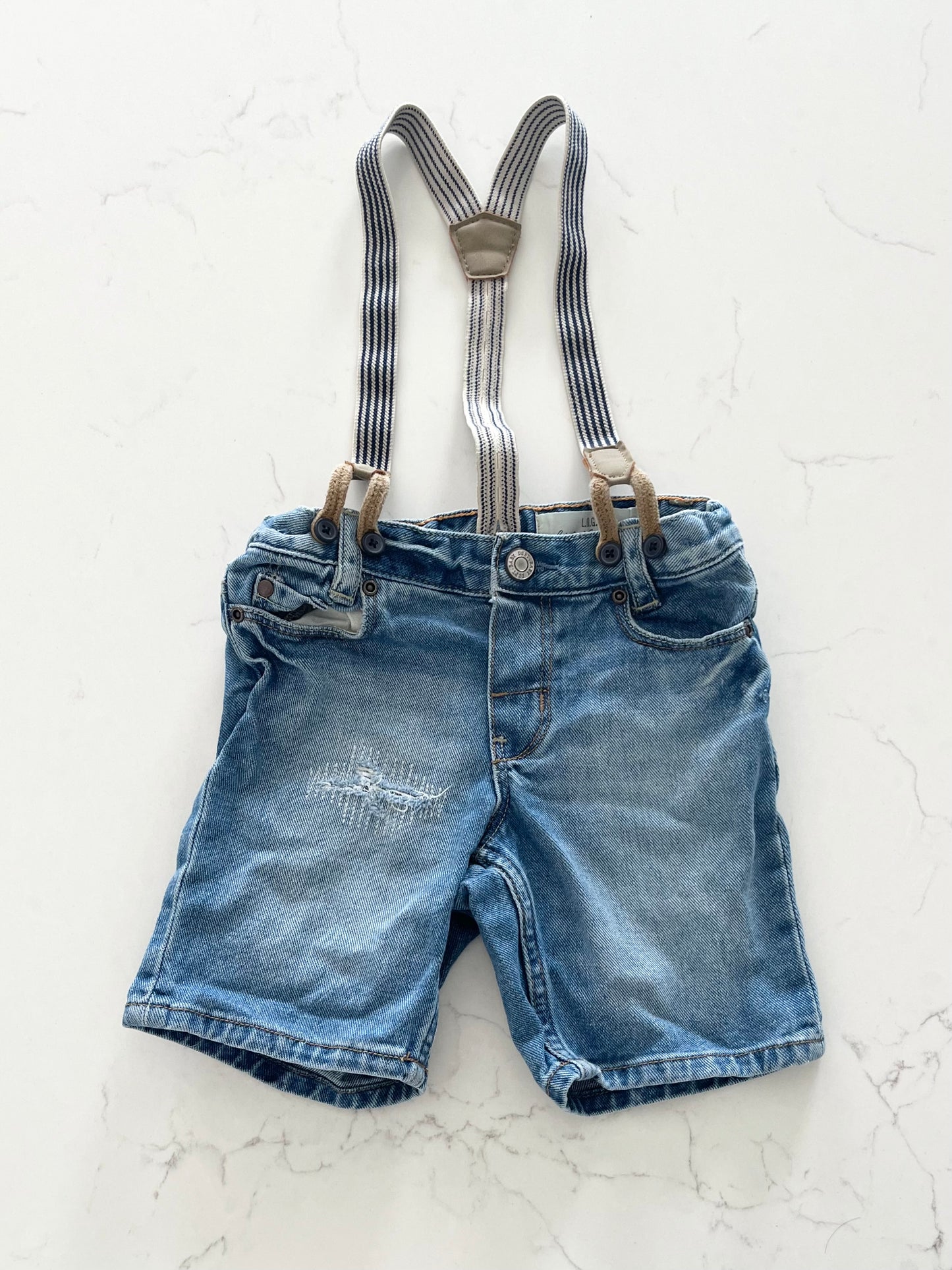 H&M-Short + bretelles-12/18 mois