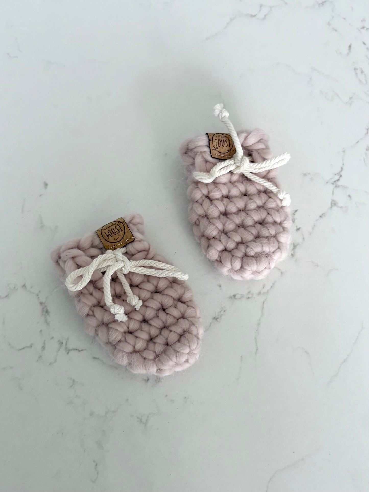 Les petits tousis-mitaines-0/6 mois