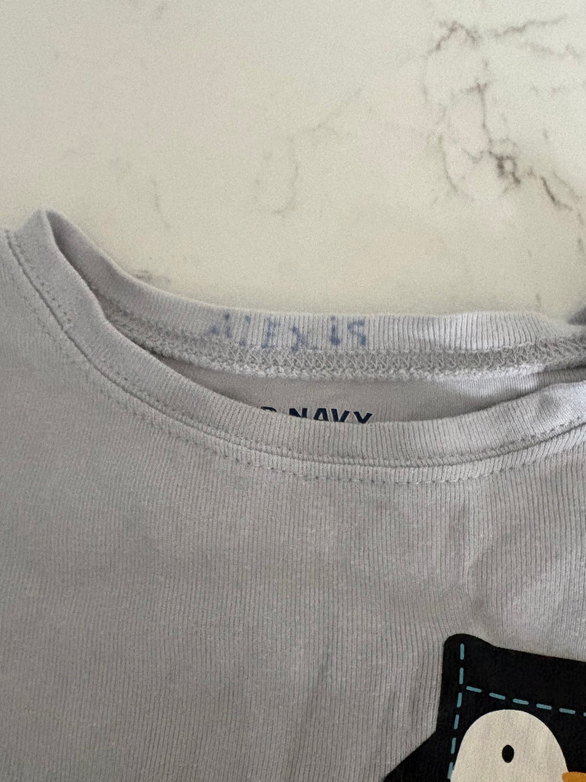 Old Navy-Pyjama-4T ( nom écrit dans le colet)