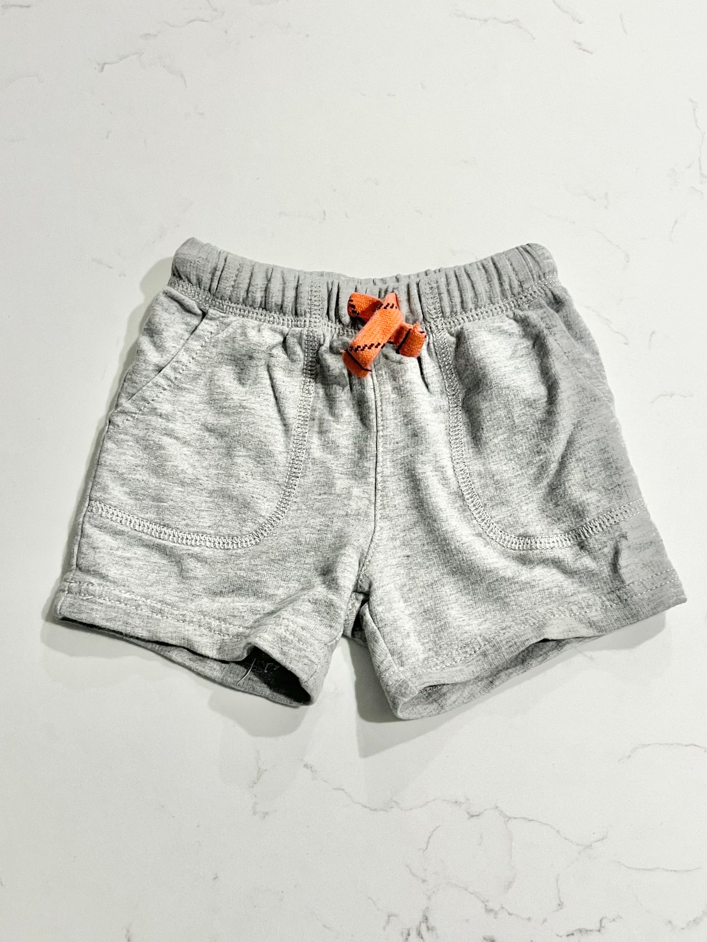 Carters-short-6 mois