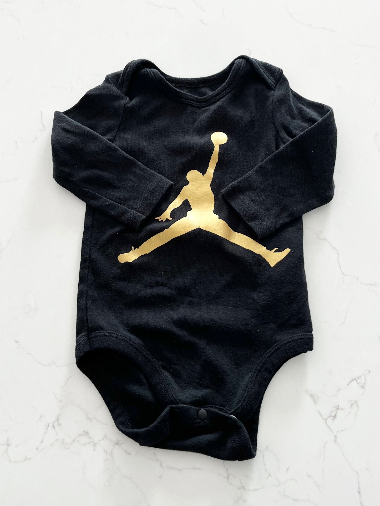 Nike/Jordan-Cache couche-6/12 mois