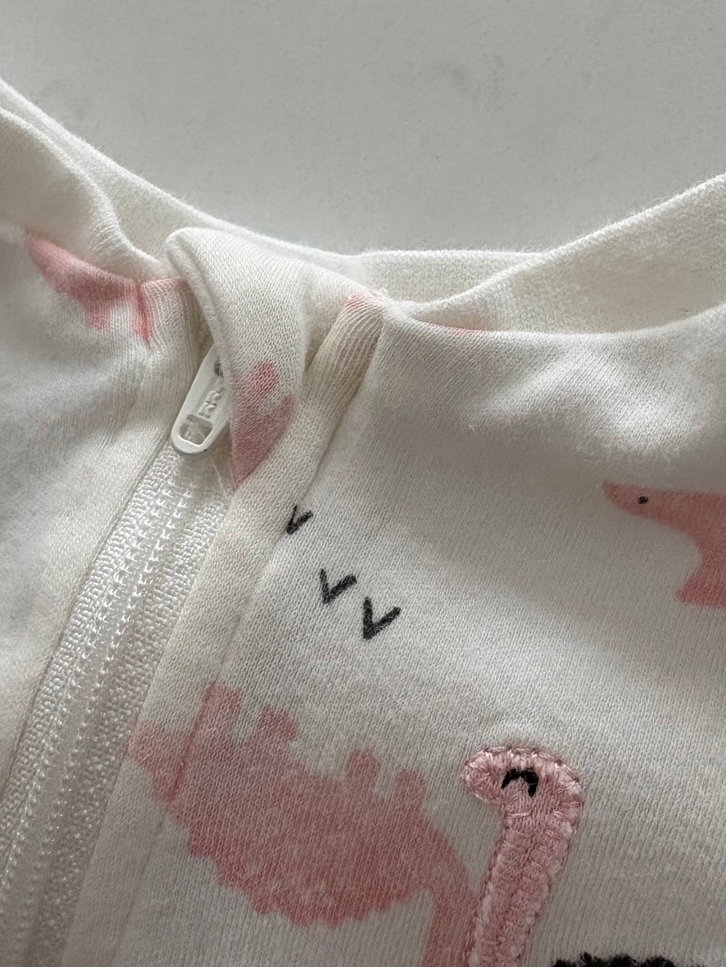 Pekkle-Pyjama-6 mois ( tres légèrement jaunit collet )