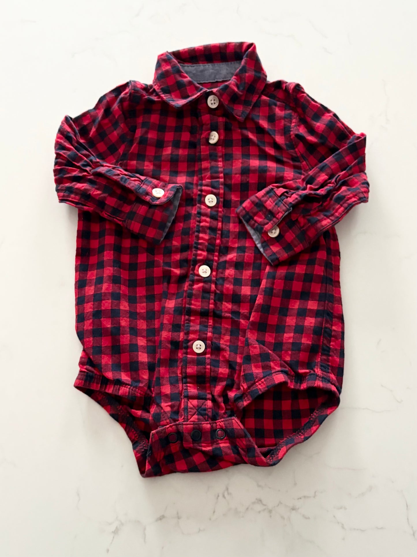 Oshkosh-Cache couche chemise-12 mois