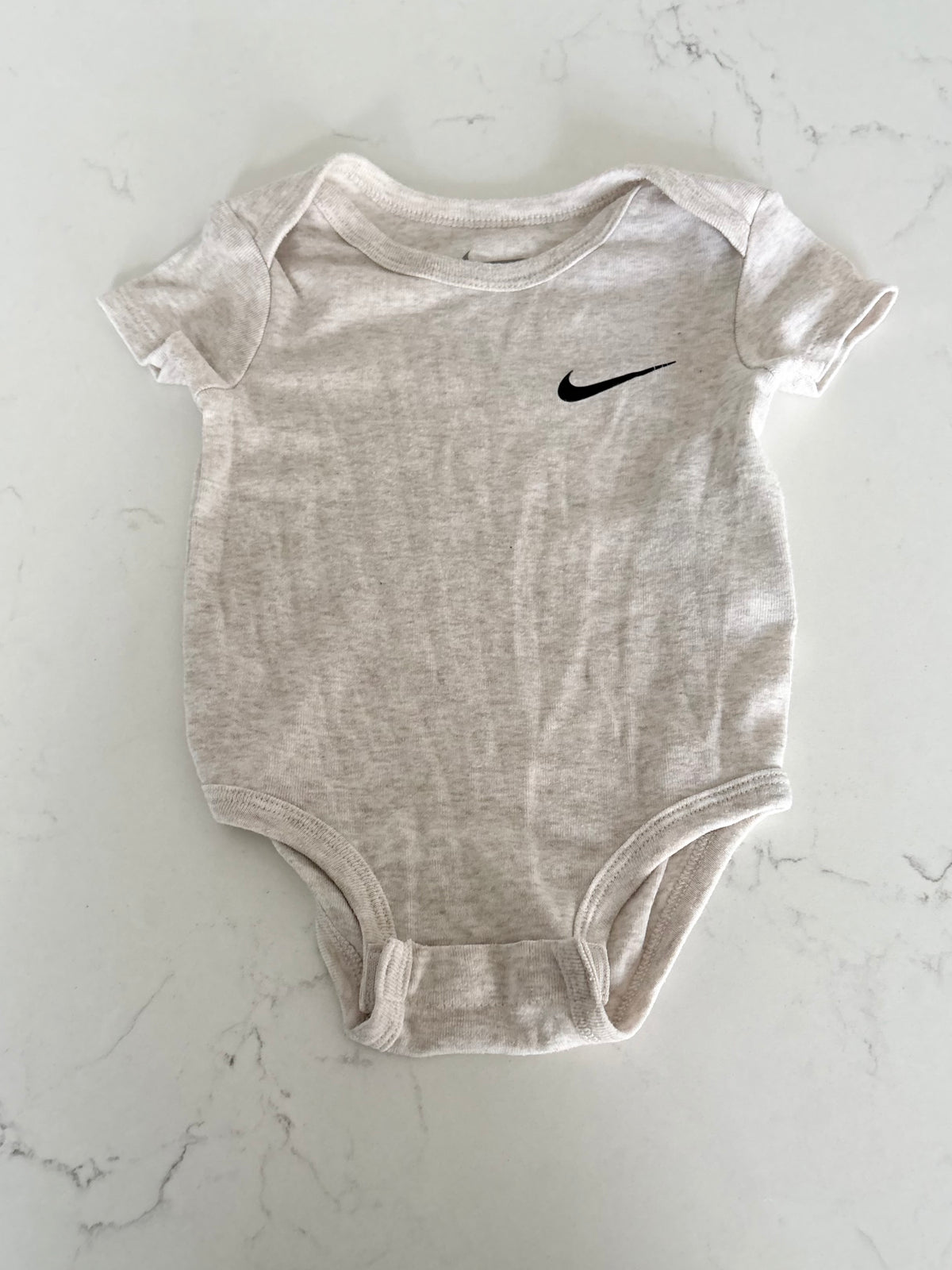 Nike-Cache couche-6 mois