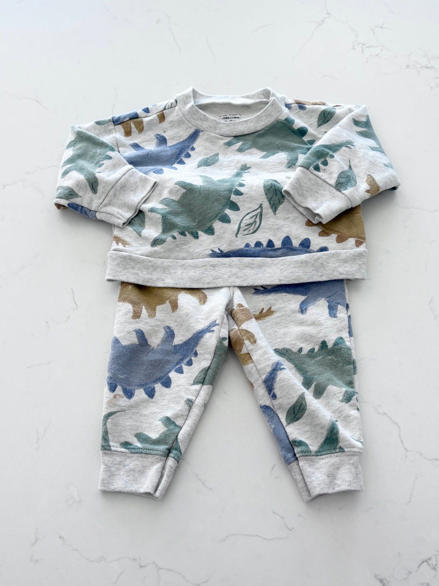 Carters/Child of mine-Ensemble-6/9 mois