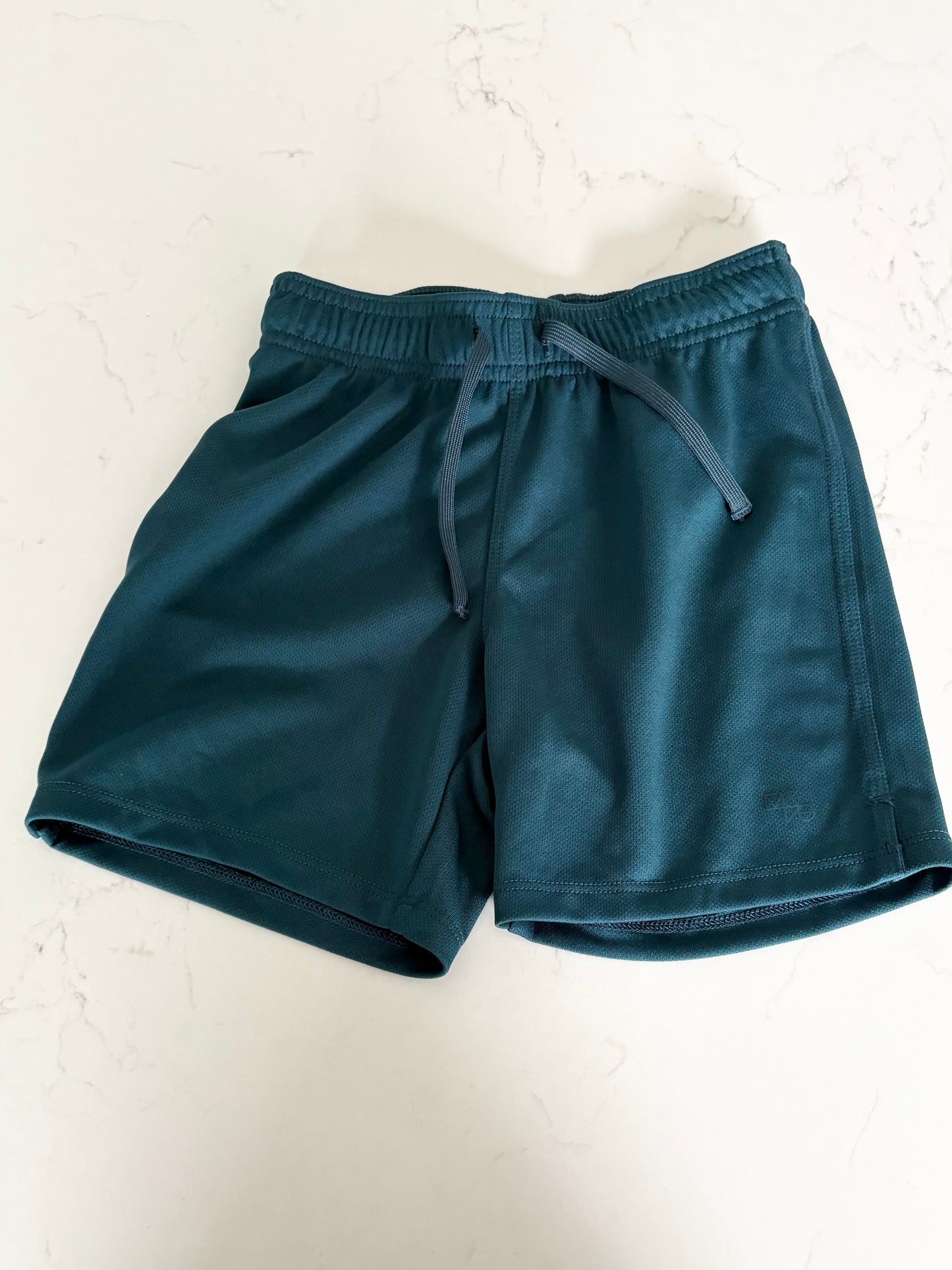 H&M/Move-short-4/6T ( jamais porté )