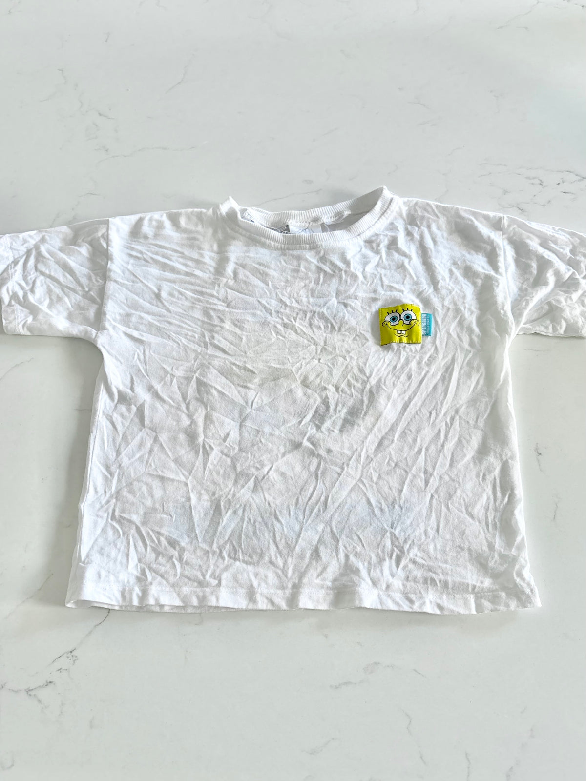 Zara/Bob l’éponge-T shirt-5T ( petit trou d’étiquette à l’arrière )
