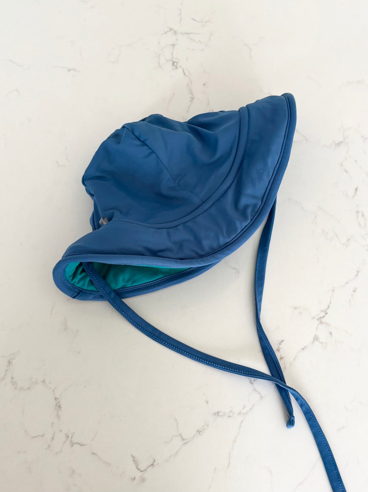 Chapeau piscine-~12/24 mois
