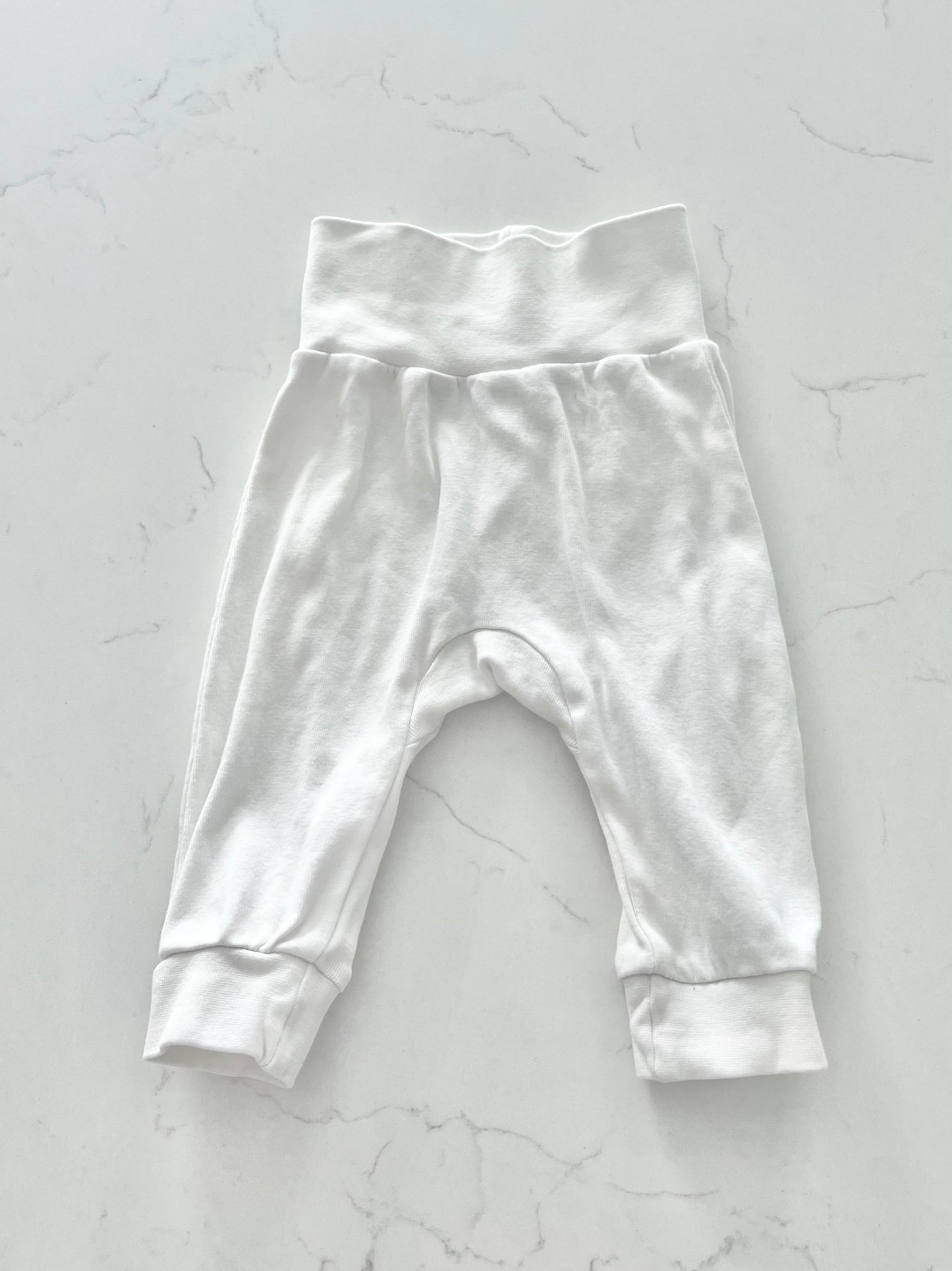 H&M-Pantalon-4/6 mois ( légère imperfection)