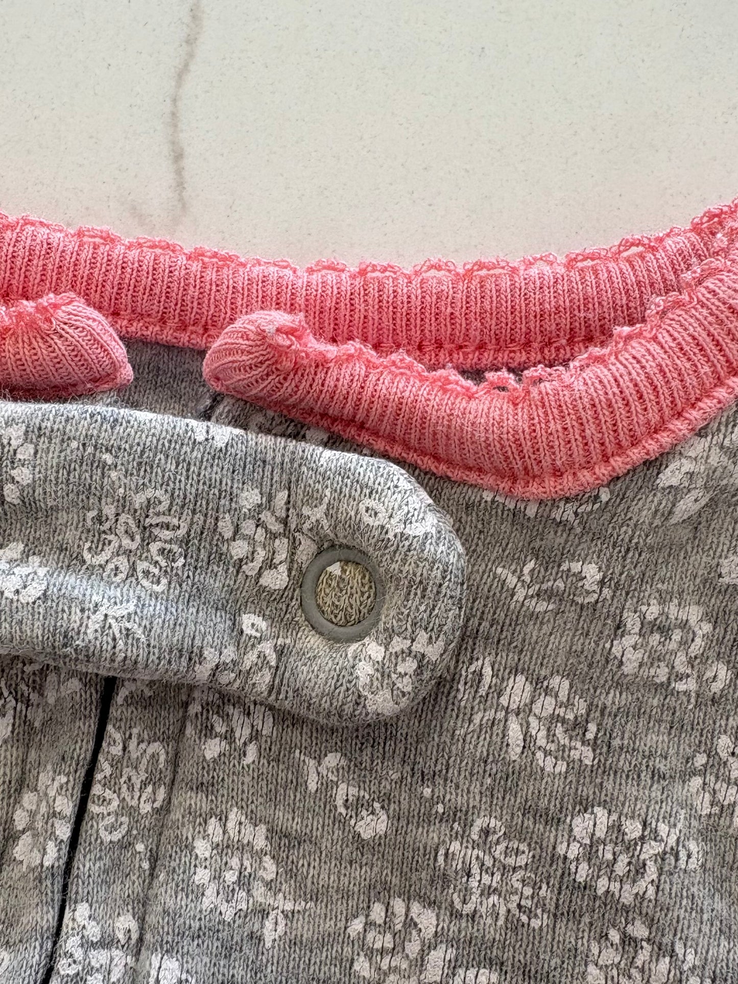 Carters-Pyjama-3 mois ( légère imperfection)