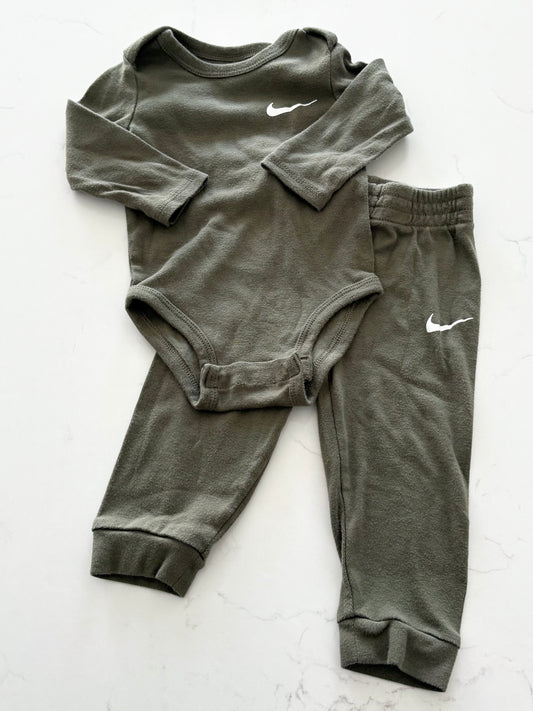 Nike-Ensemble-9 mois