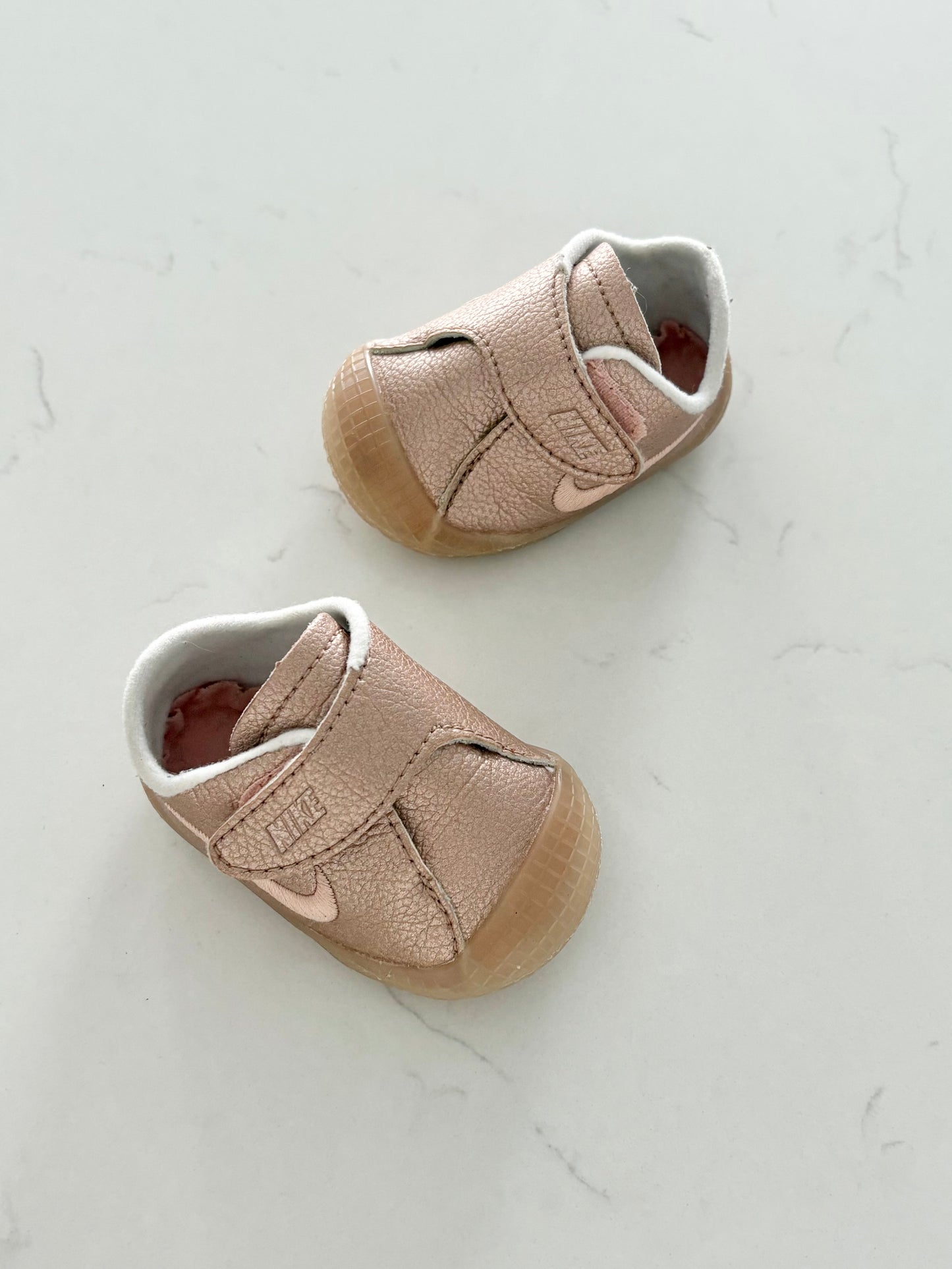 Nike-Souliers-2C ( rose gold)