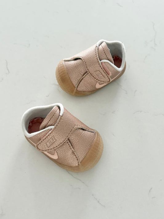Nike-Souliers-2C ( rose gold)