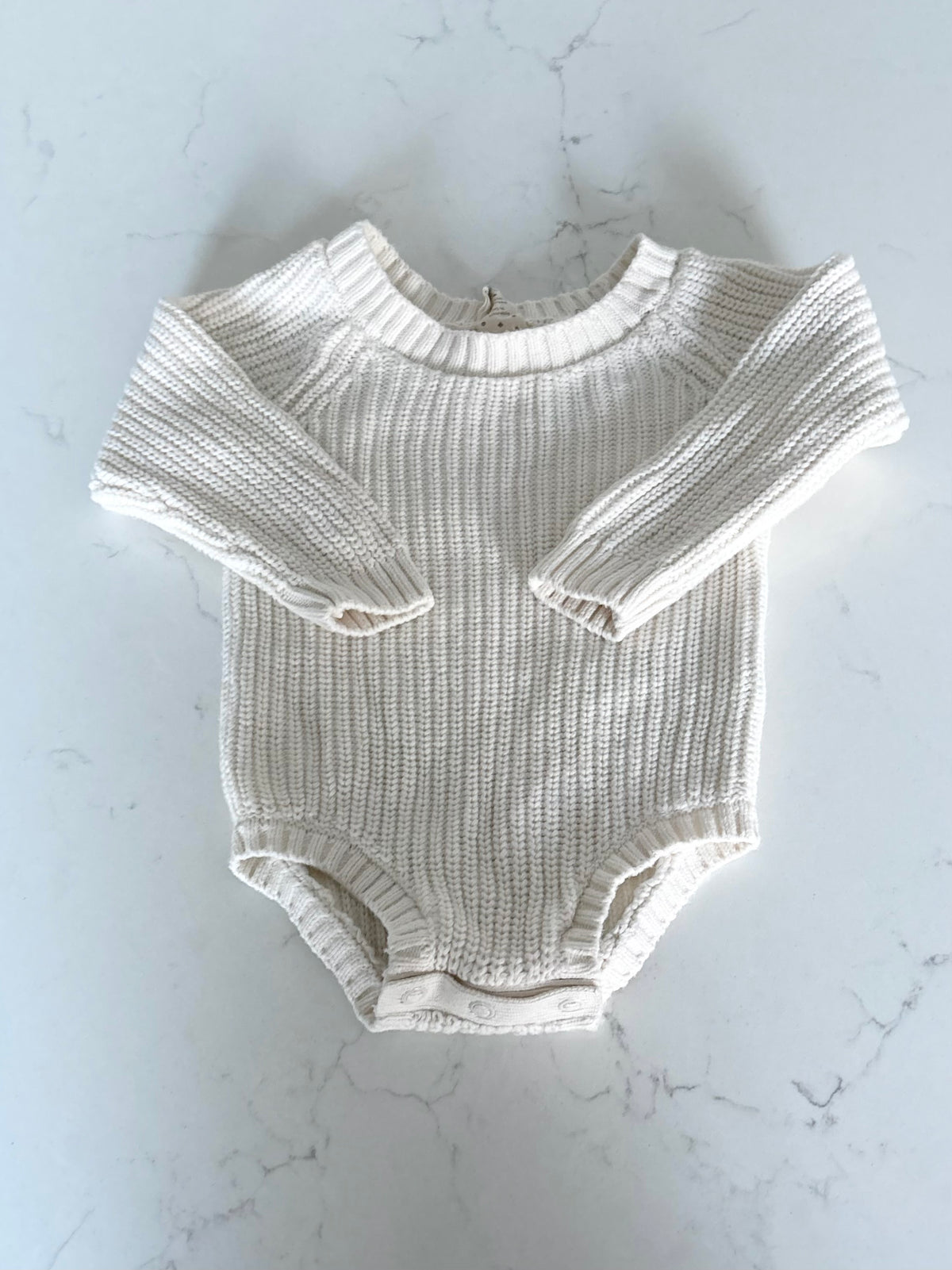 Old Navy-Cache couche-6/9 mois ( fait petit )