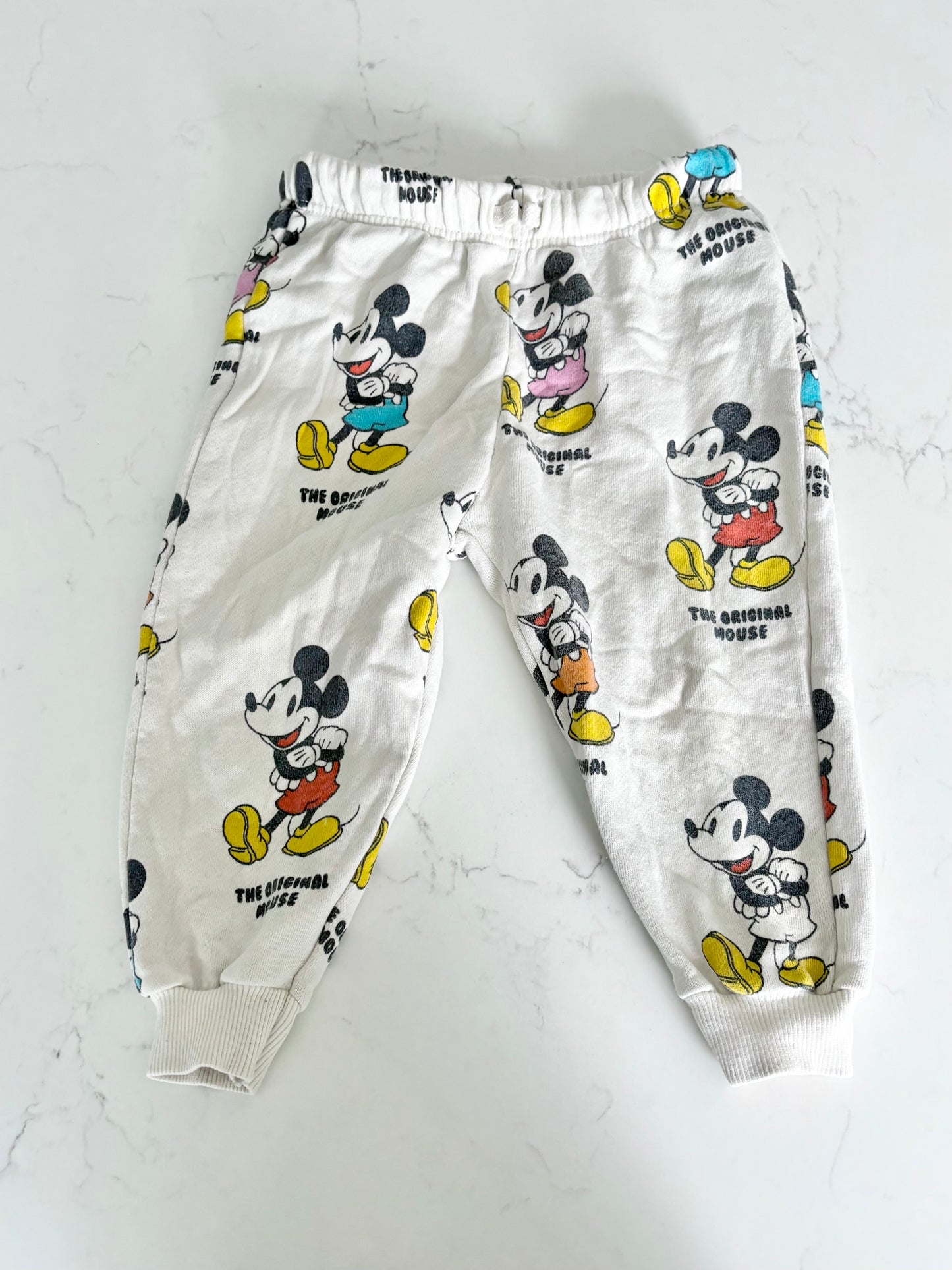 Zara/Disney-Jogging-3/4T ( fait petit )