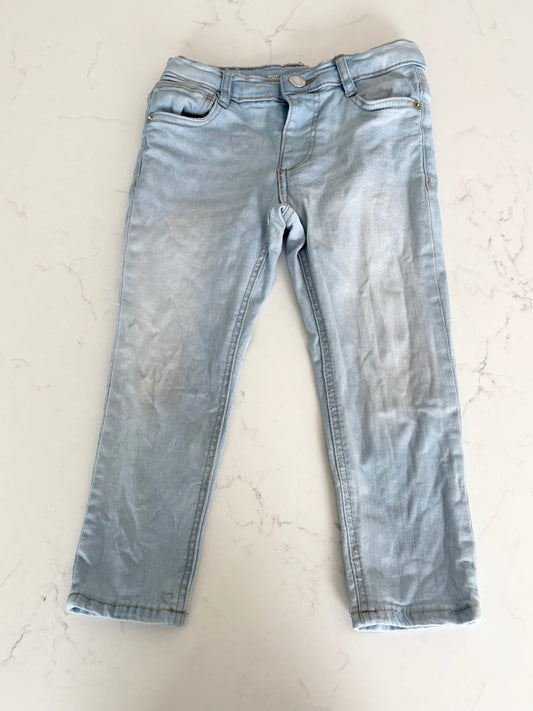 Zara-Jeans-3/4T ( tache sur un genoux)