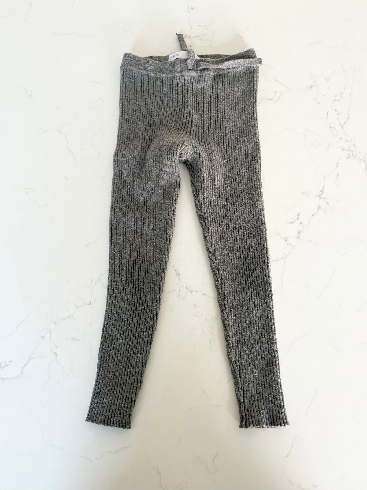 Zara-Legging-4T (légère imperfection genoux)
