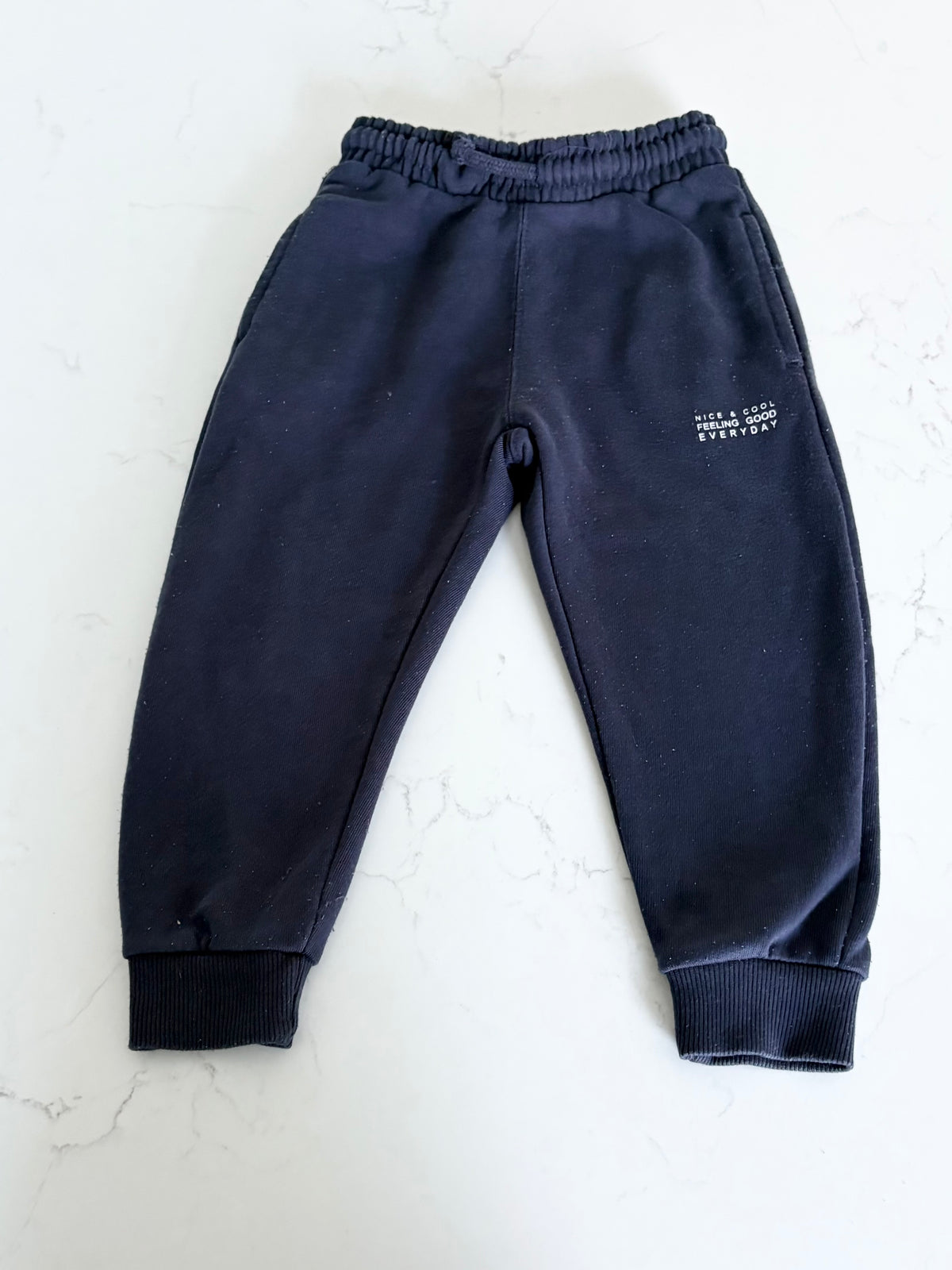 Zara-Jogging-2/3T ( légère imperfection)