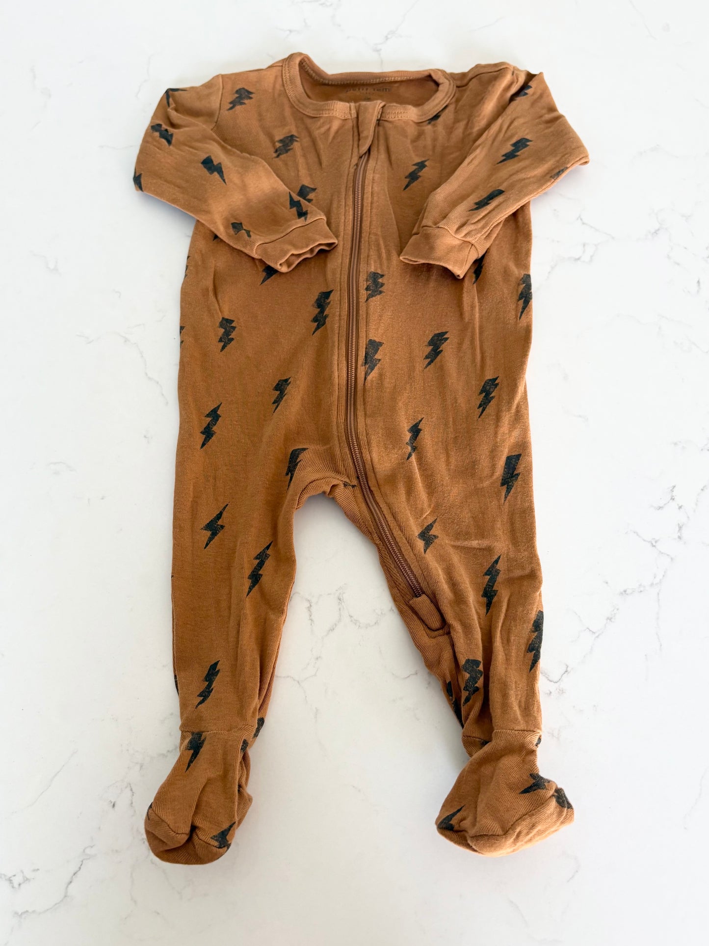 Petit lem-pyjama-6 mois