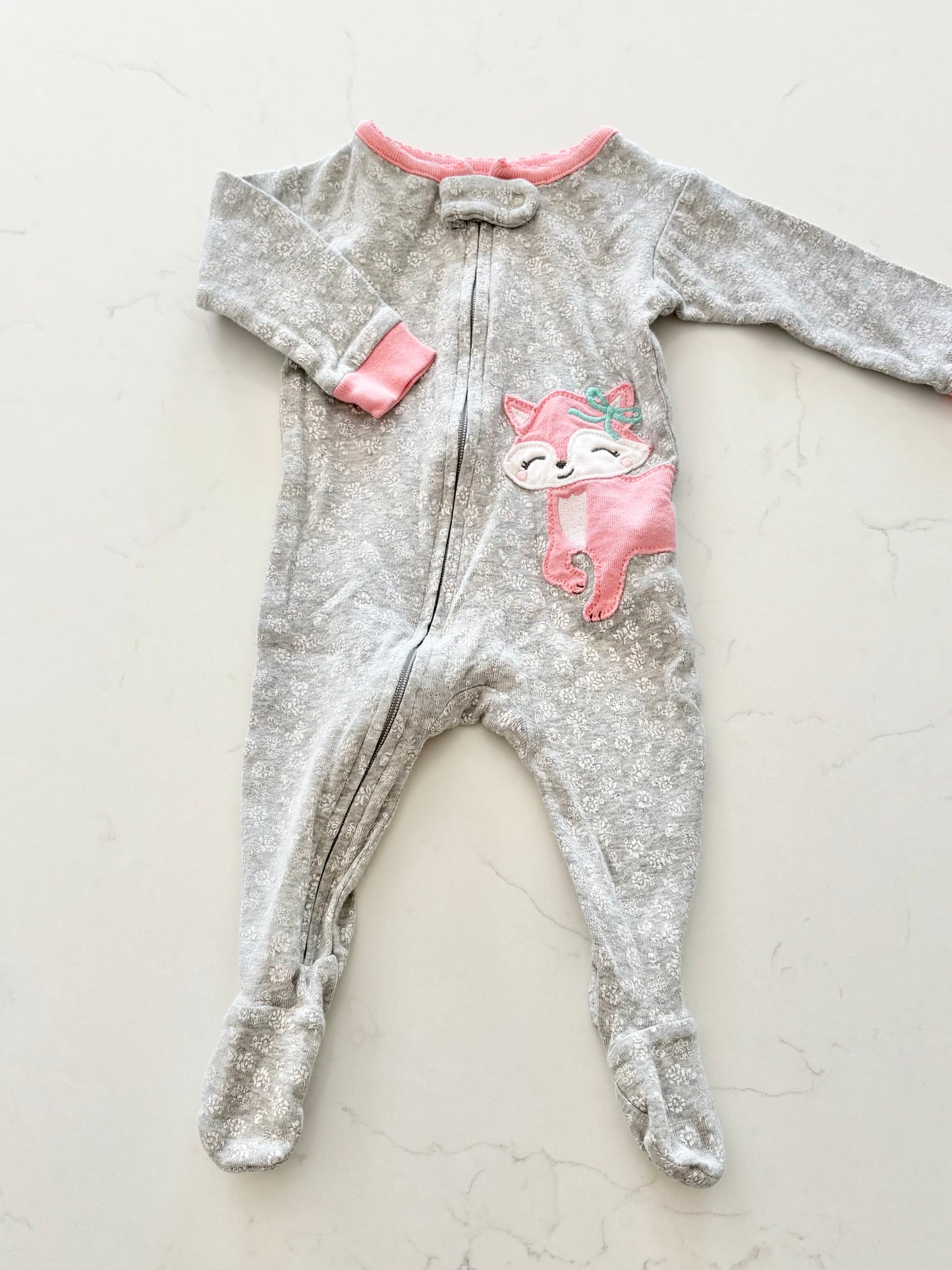 Carters-Pyjama-3 mois ( légère imperfection)