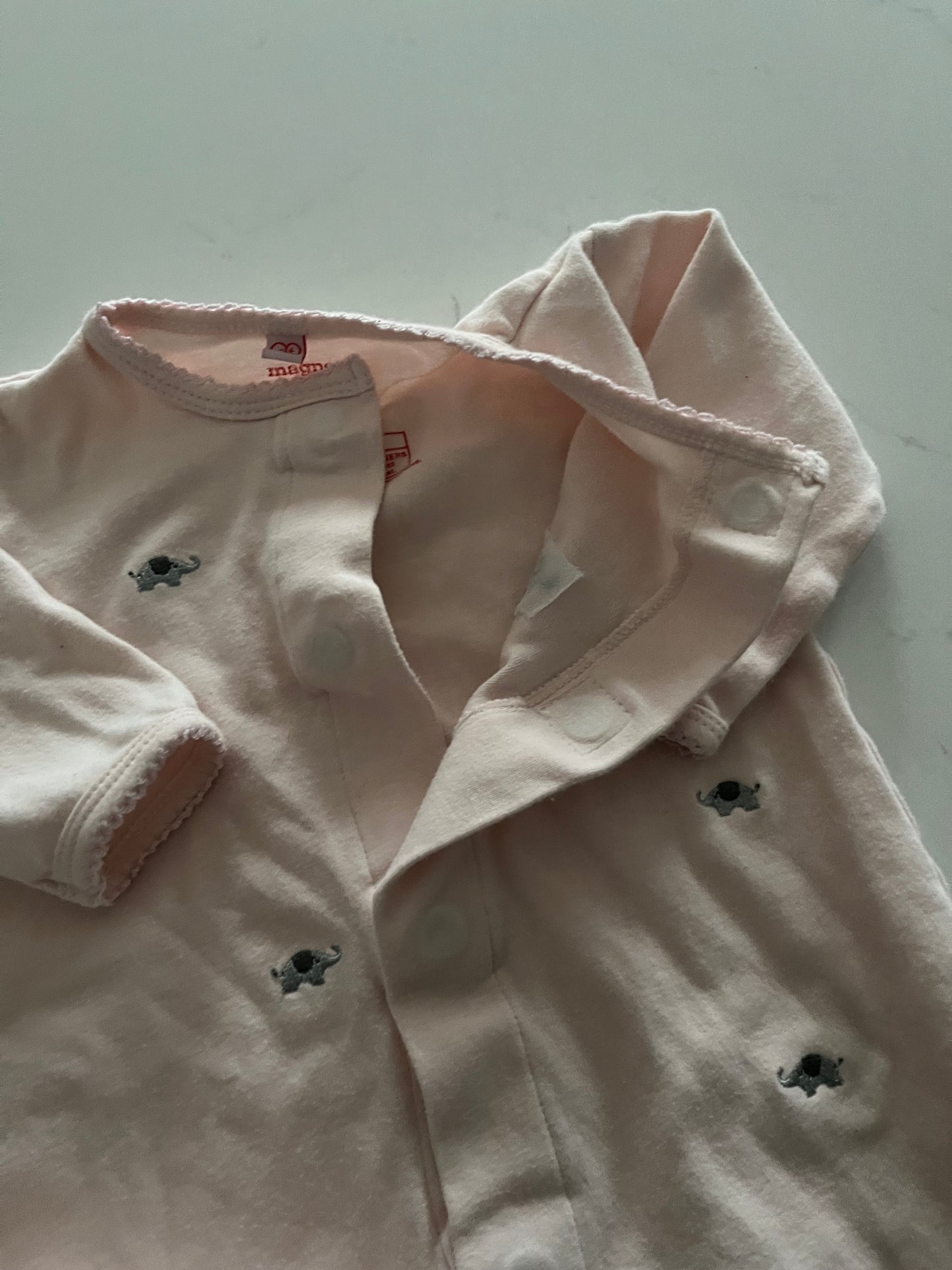 Pyjama-6/9 mois ( fait petit)