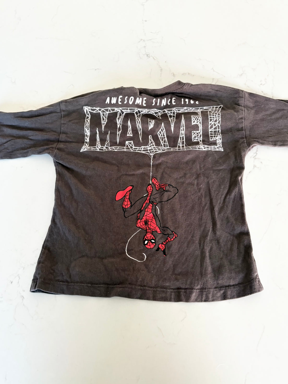 Zara/Marvel-Chandail-3T (fait petit)