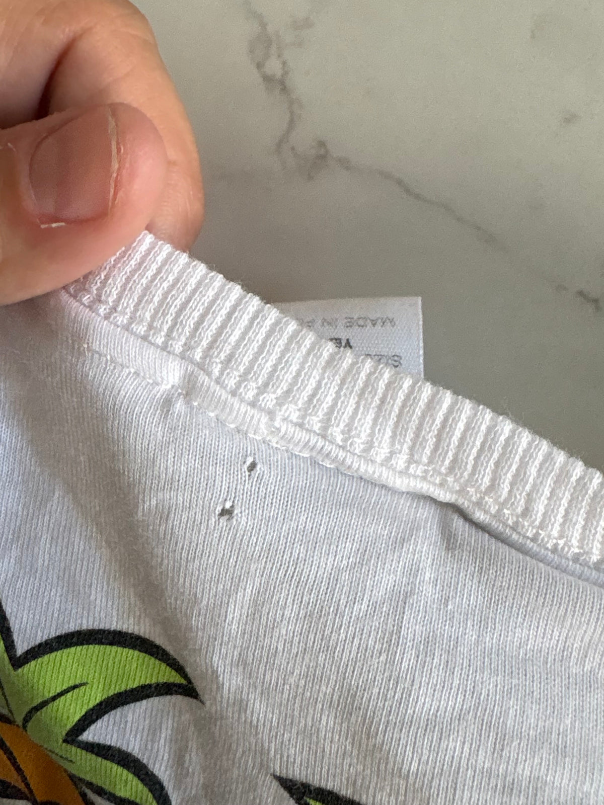 Zara/Bob l’éponge-T shirt-5T ( petit trou d’étiquette à l’arrière )