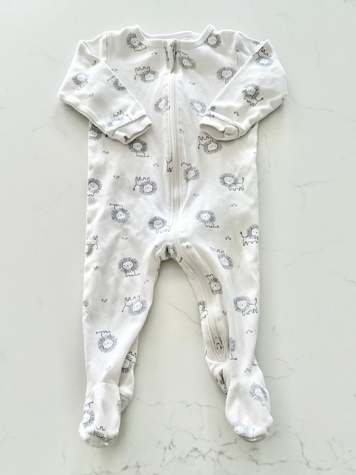 Petit lem-pyjama-12 mois ( légère imperfection)