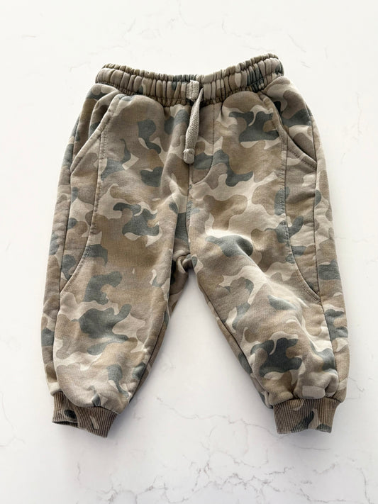 Zara-Jogging-18/24 mois ( fait petit )