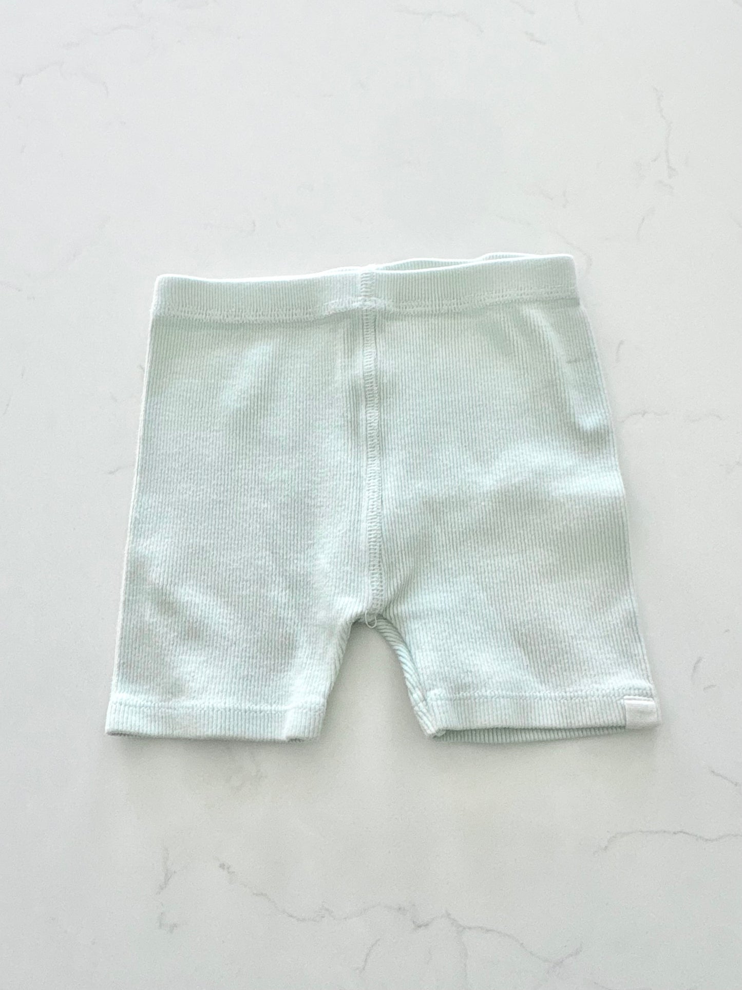 Zara-Biker short-3/6 mois ( légère imperfection)