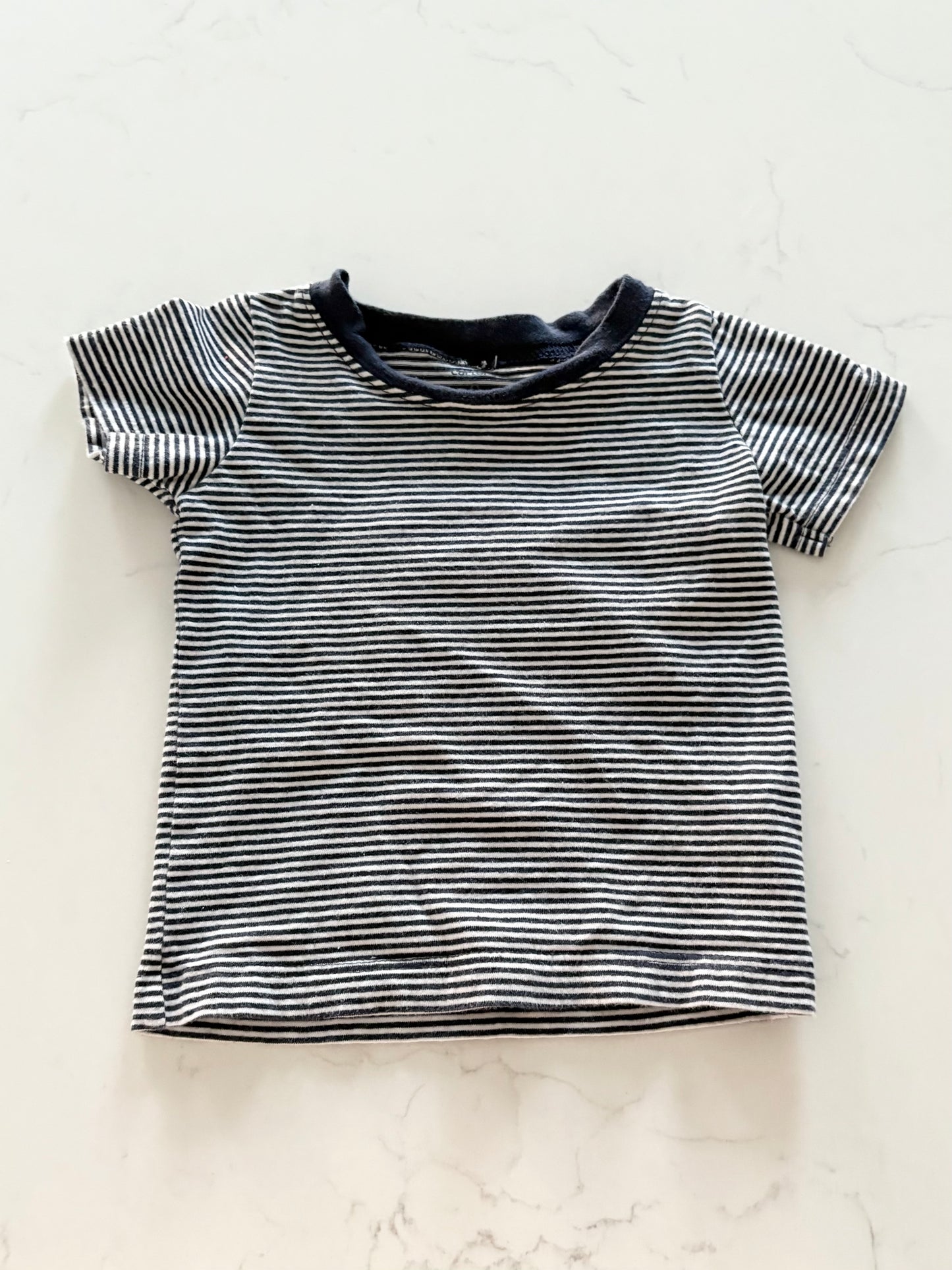Carters-T shirt-9 mois