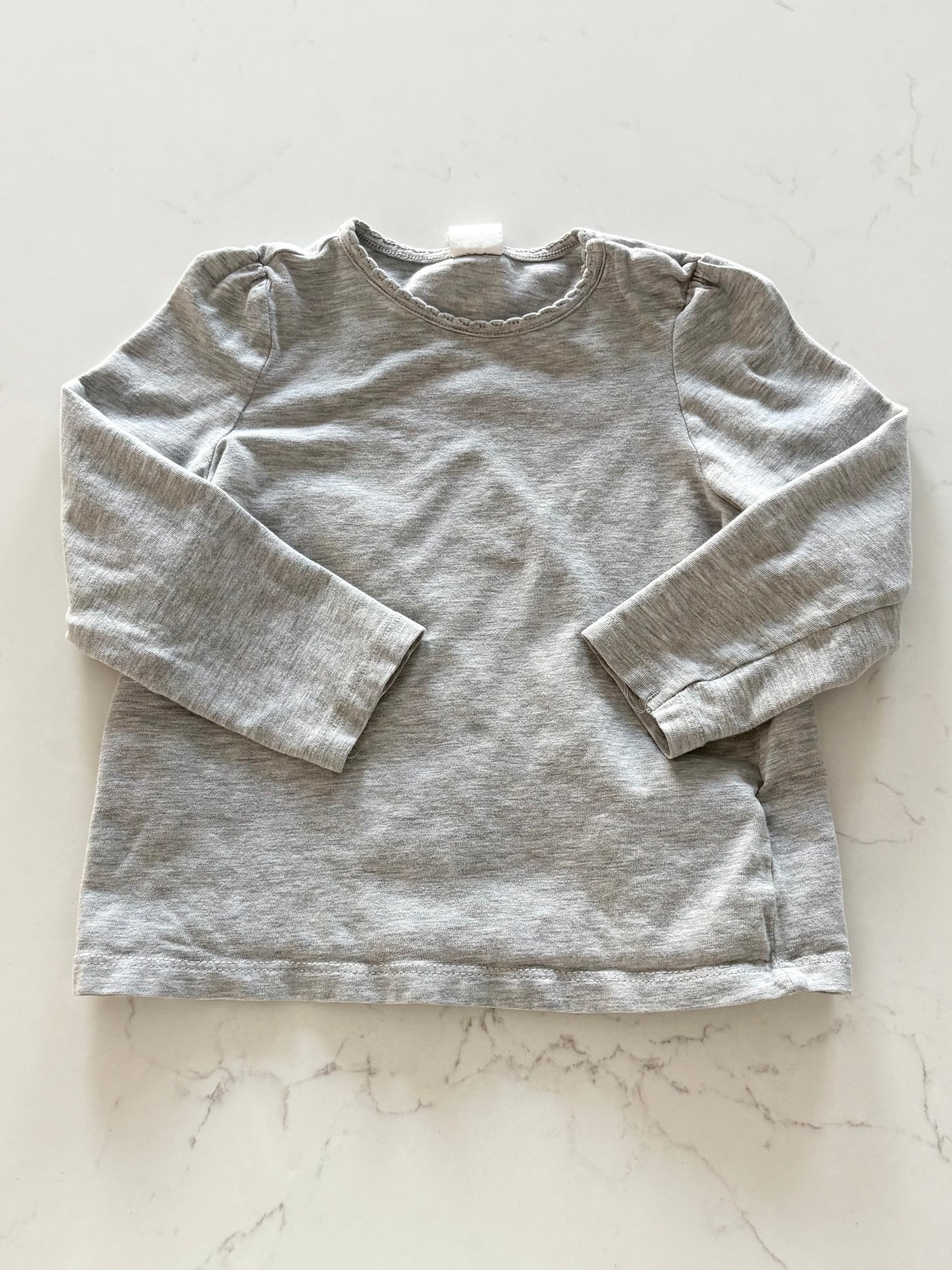 H&M-Chandail-12/18 mois ( légère imperfection)