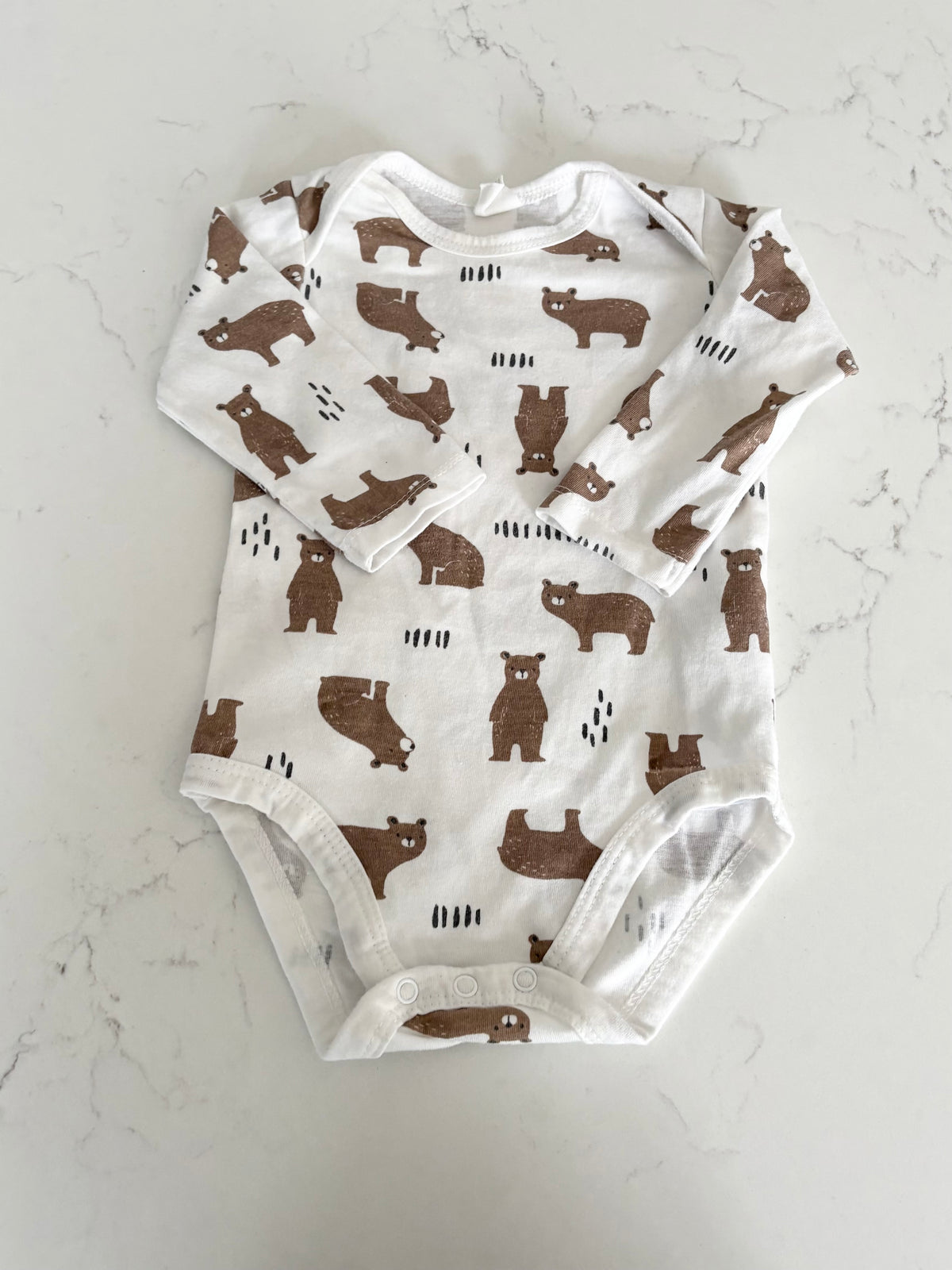 PL baby-Cache couche-6 mois