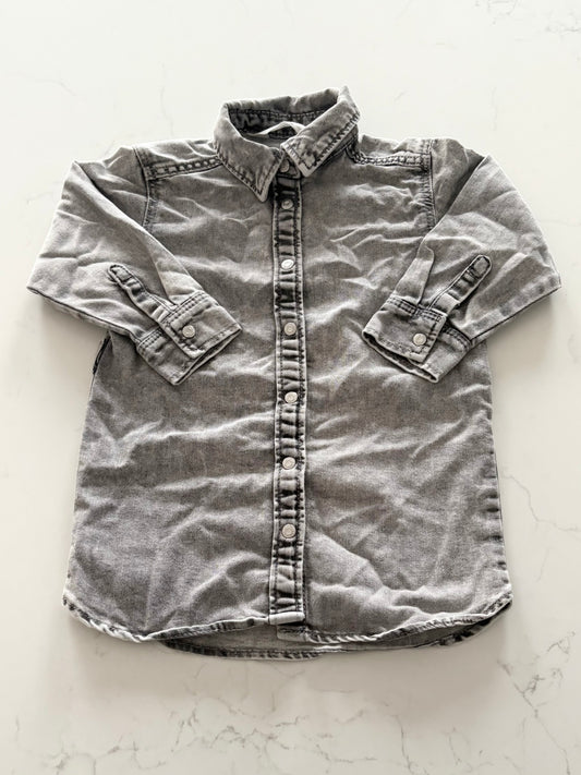 H&M-Robe en jeans-18/24 mois (manque ceinture)