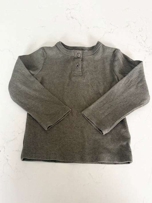H&M/adorables-Chandail-18/24 mois (manque un bouton)