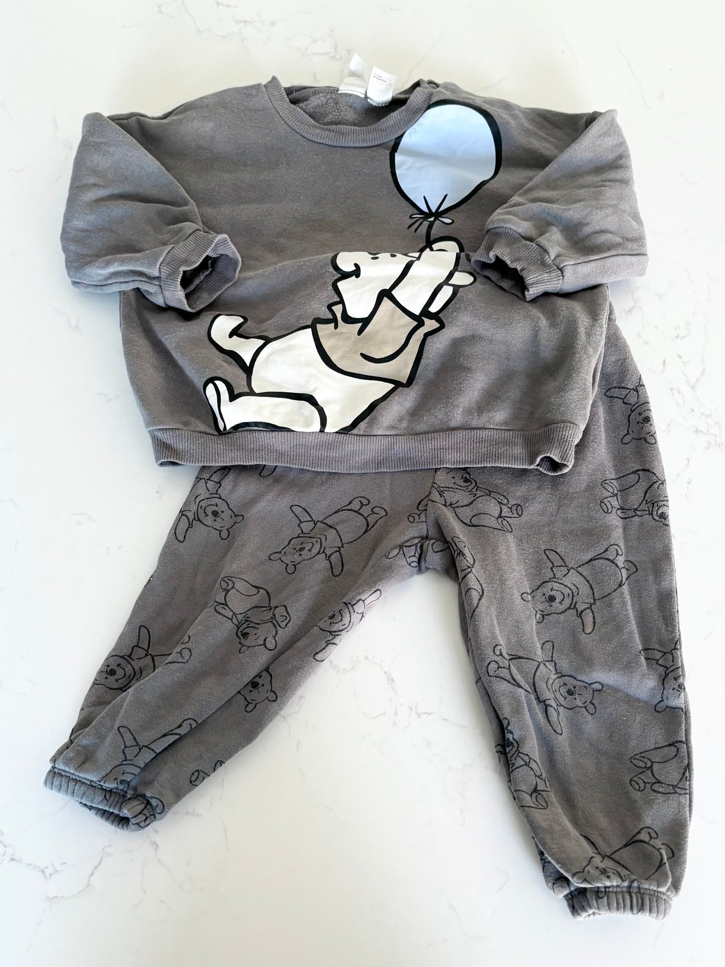 H&M/Disney-Ensemble-12/18 mois ( pantalon imparfait!)