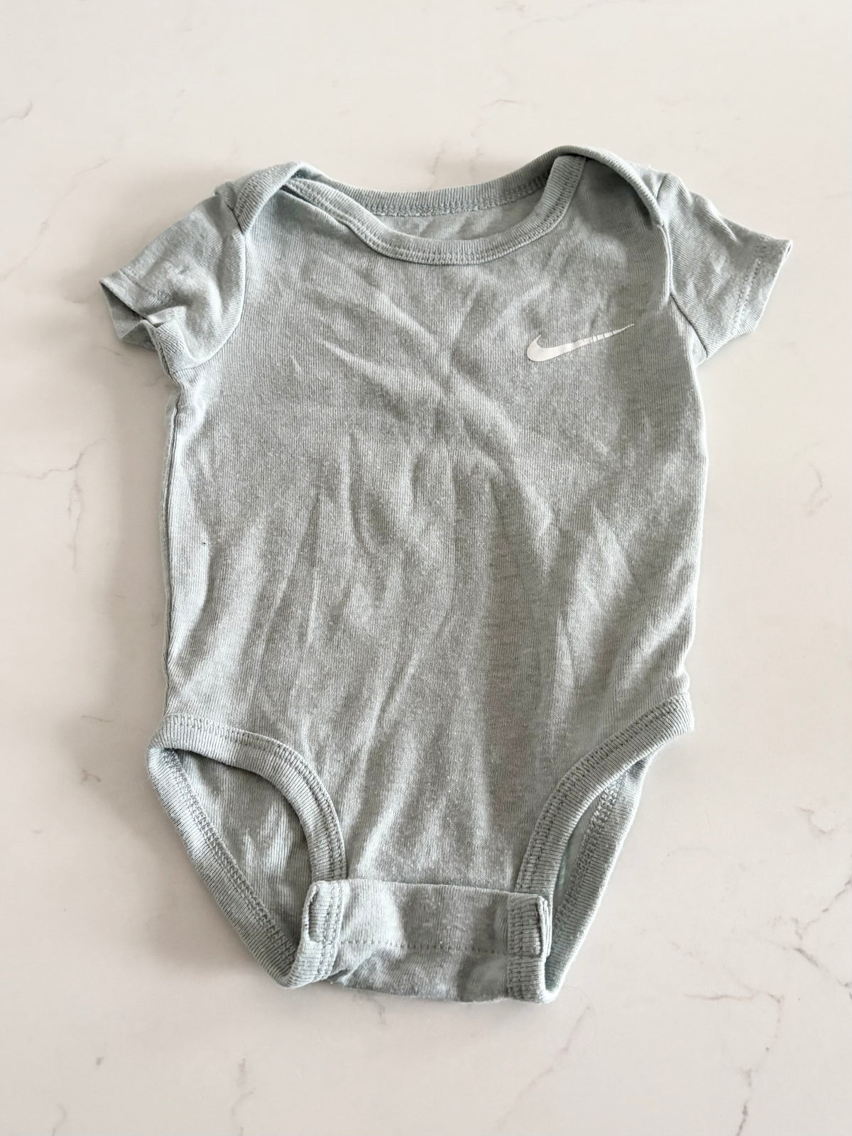 Nike-Cache couche-6 mois