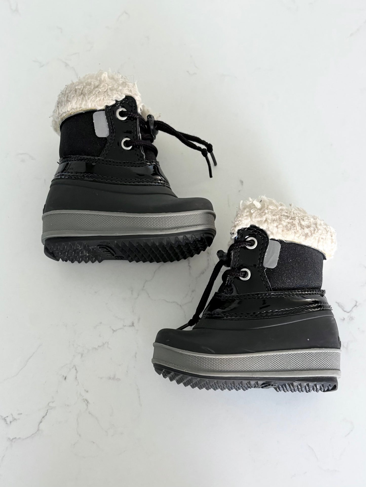 Olang-Bottes hiver-19 (3) (légère graffigne à l’intérieur )