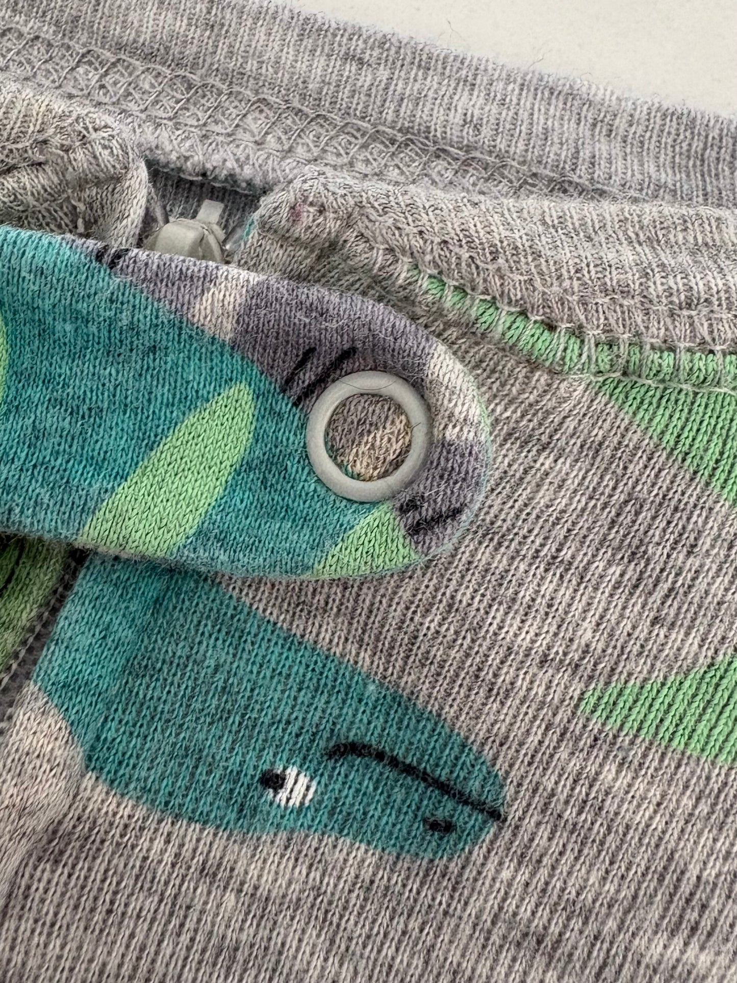 Carters-Pyjama-12 mois ( légère imperfection)