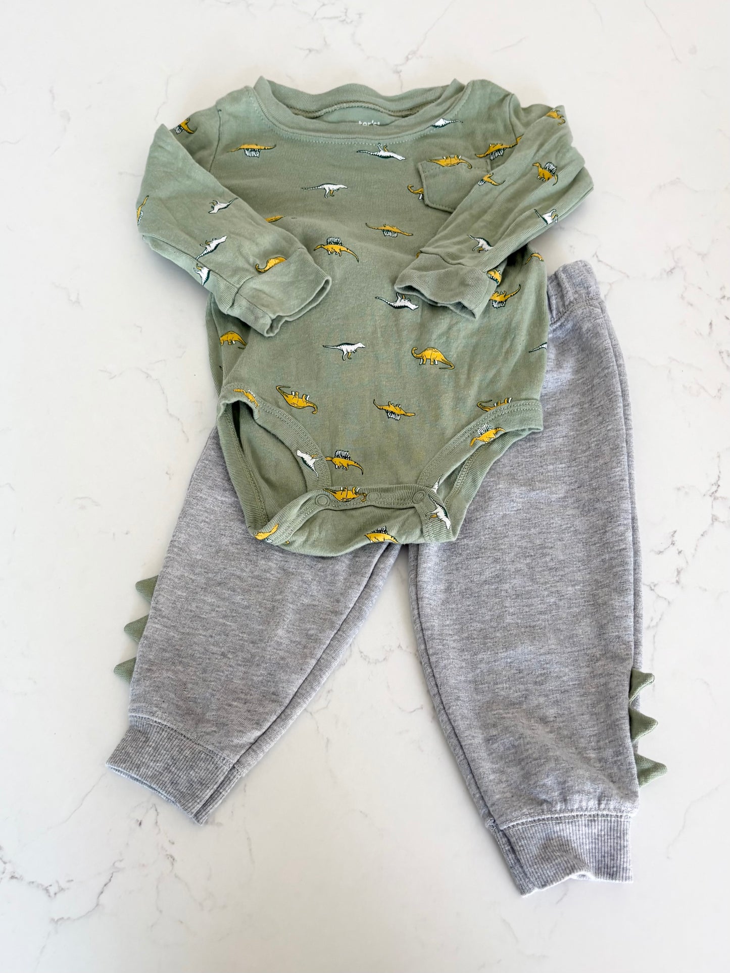 Carters-Ensemble-12 mois