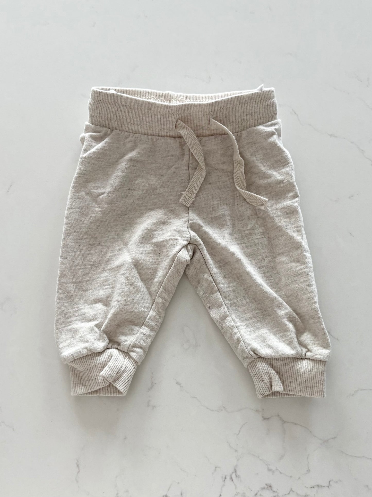 H&M-Jogging-1/2 mois ( légère imperfection)