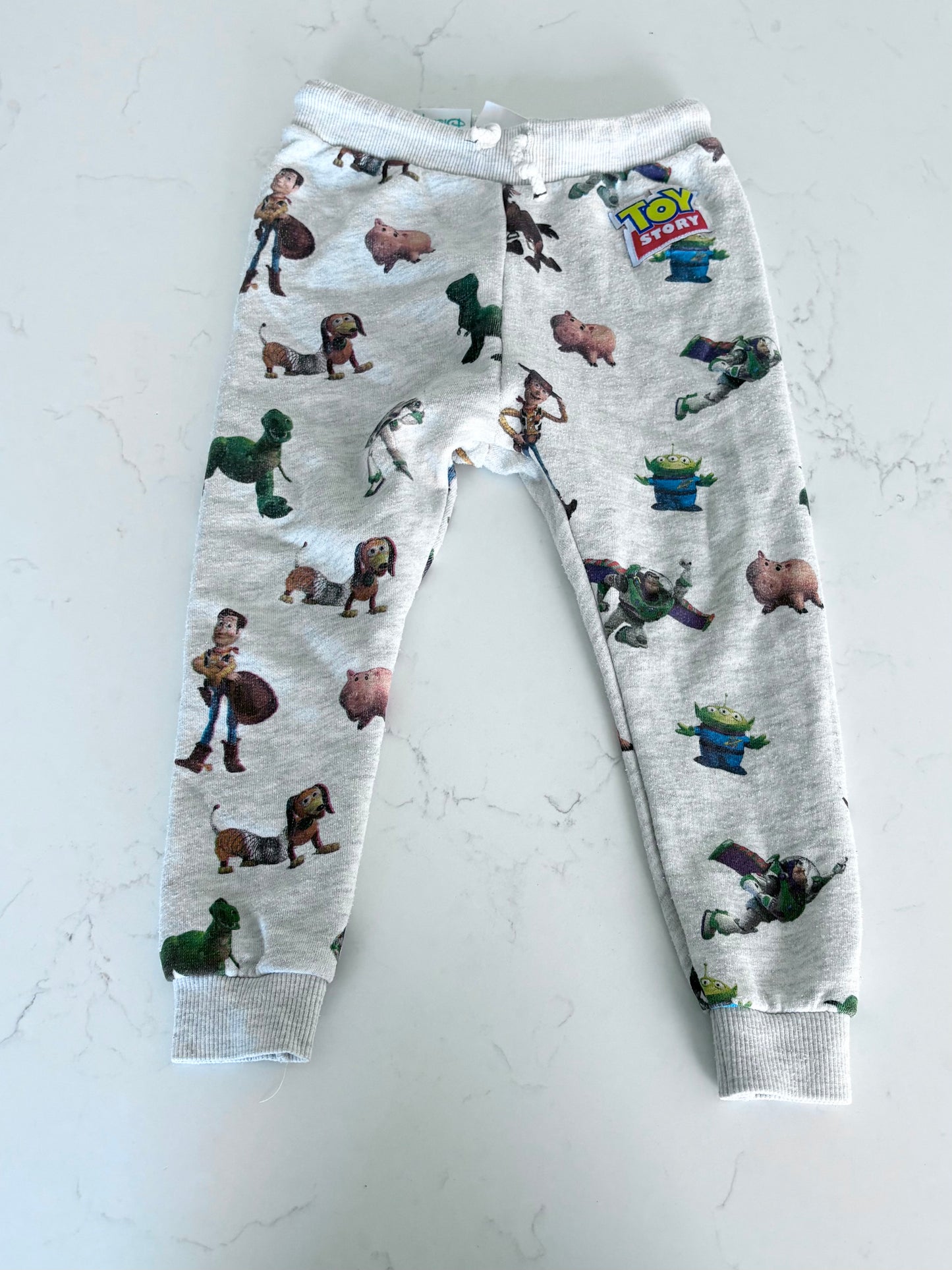Zara/Disney-Jogging-3/4T ( mousseux )